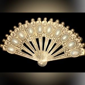 Vintage Gold Tone Fan Shaped W/Pearl Brooch/Pin